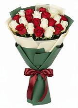 Букет Микс из красных и белых роз в Шатуре