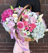 Композиция солнечный день в Шатуре Цветочная композиция из Розы, Хризантемы, Пионы и Лизиантусы в корзине в Шатуре