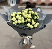 Букет Белые кустовые розы Солинеро в Шатуре