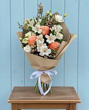 Букет цветов из:  Альстромерии, Лизиантусы, Розы и Хризантемы в Шатуре