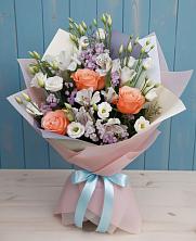 Букет цветов из:  Лизиантусы, Розы, Альстромерии и Гипсофила в Шатуре