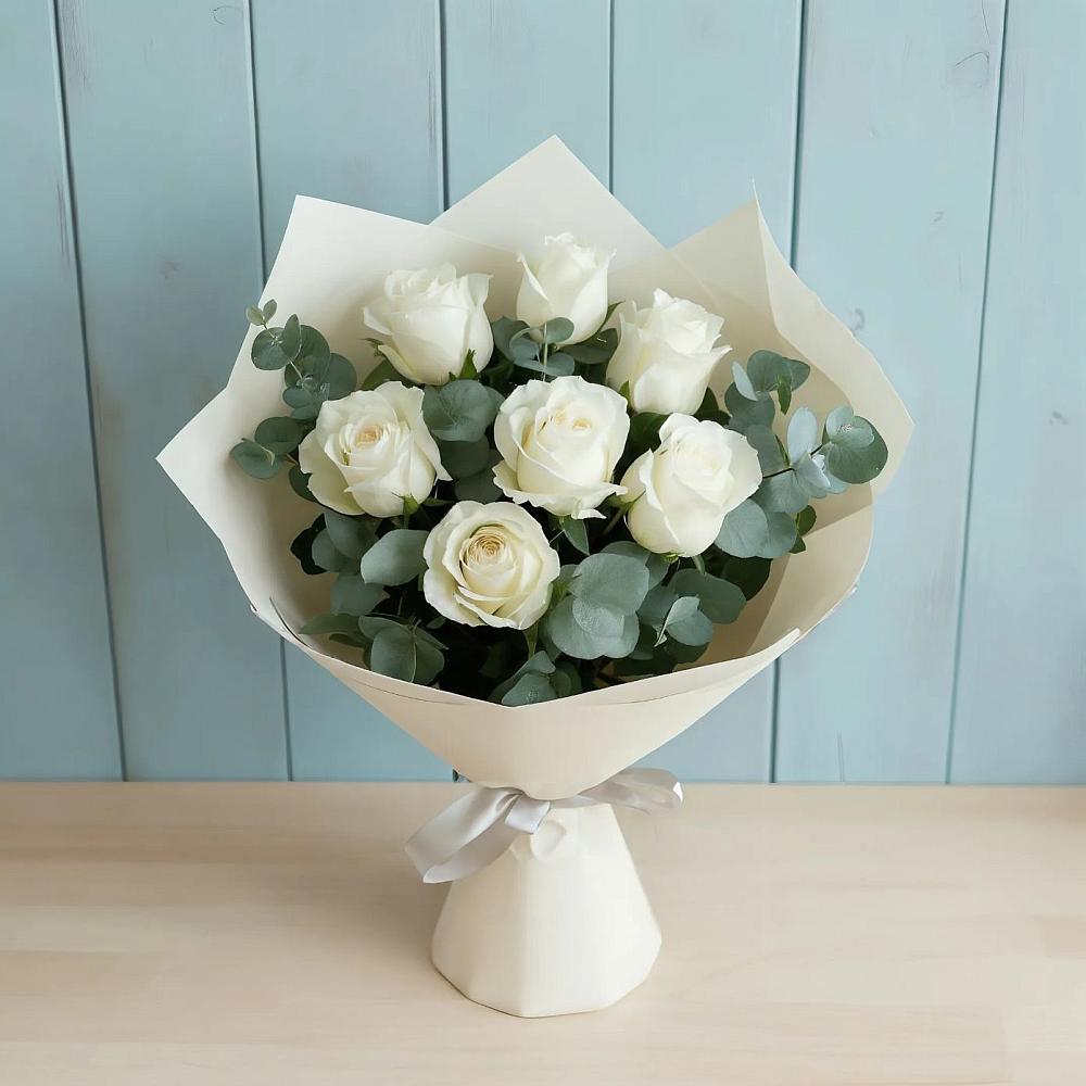 Букет Белые розы в Эвкалипте в Шатуре