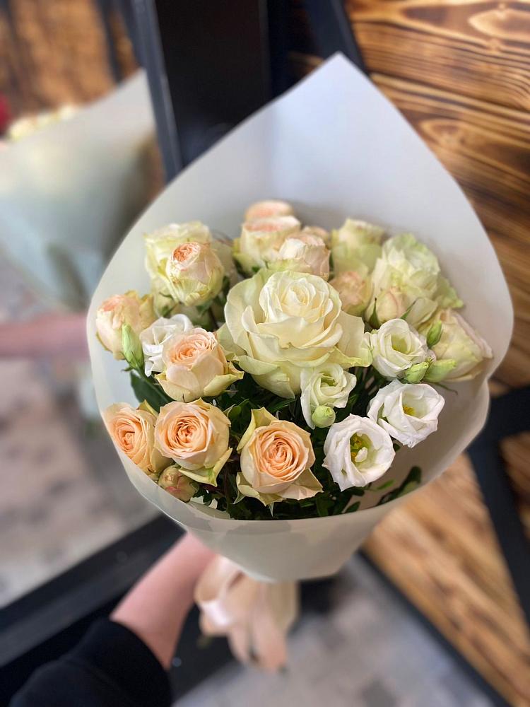 Букет цветов из: Розы и Лизиантусы в Шатуре